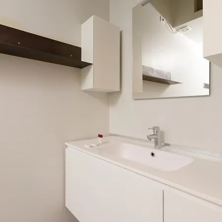 Guesthost - Modern 280m From Arco Della Pace! Milan