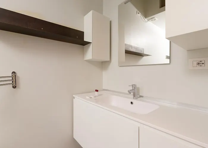 Guesthost - Modern 280m From Arco Della Pace! Mediolan